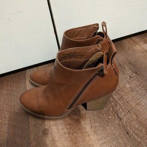 Dolce Vita size 8 brown heeled boots